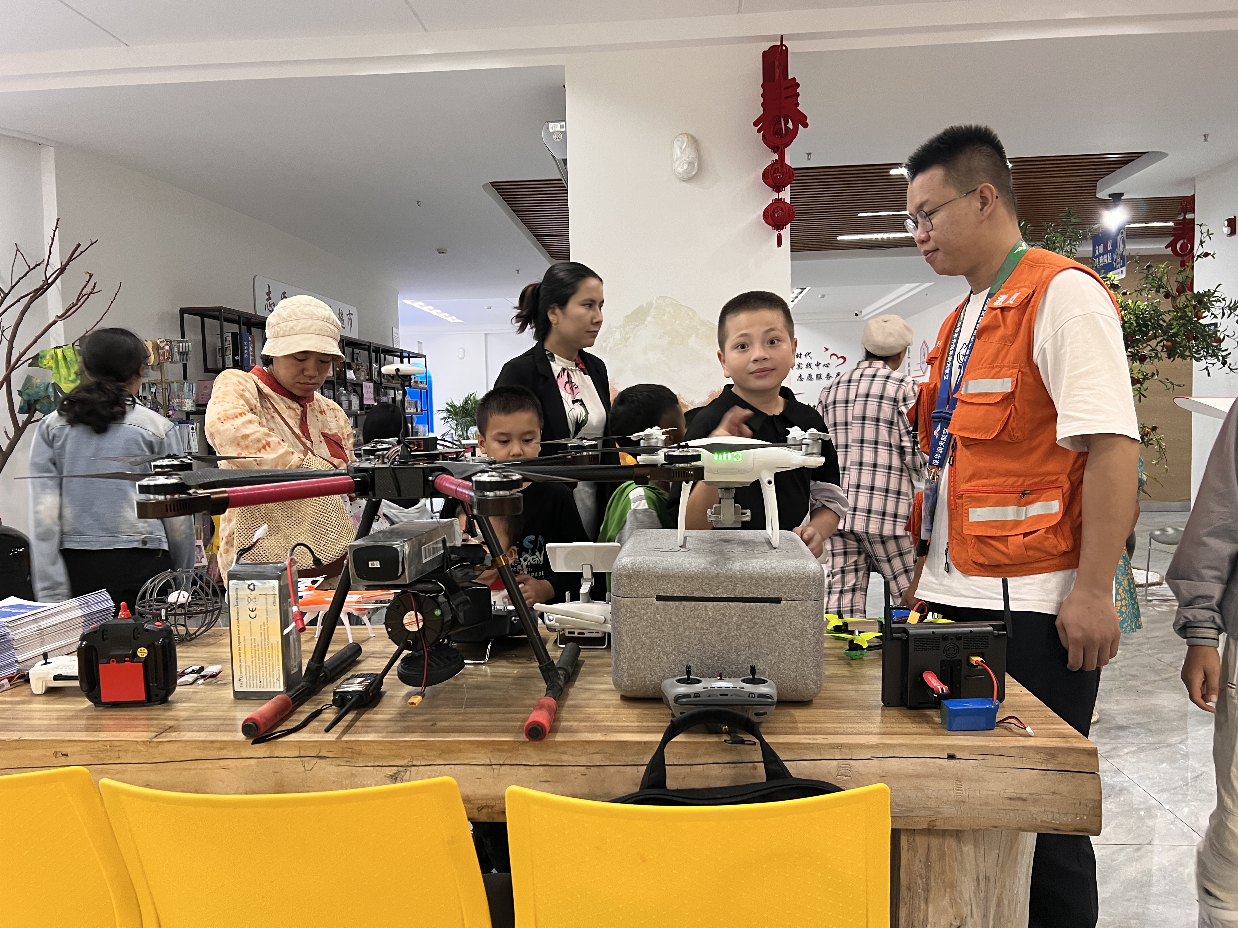 新疆青少年无人机培训丨无人机如何激发青少年探索乐趣？
