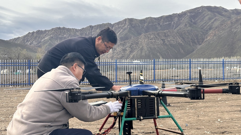 年轻人在新疆的新职业!无人机飞手自由又高薪