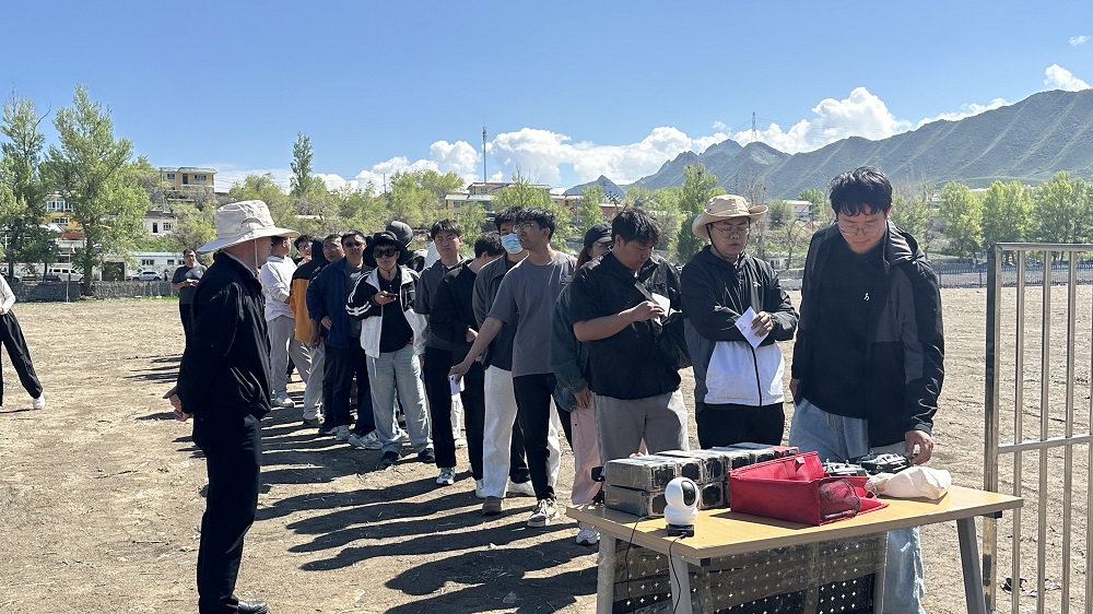 乌鲁木齐无人机培训：保华润天双轨教学+一培双证获青睐